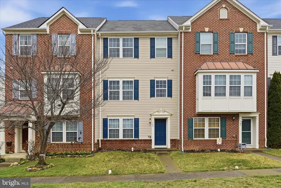 563 Lord Fairfax St, Charles Town, WV 25414 - #3