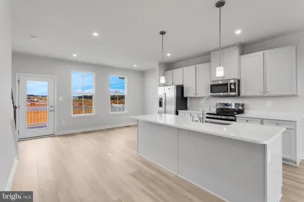 1733 Destrier St, RANSON, WV 25438