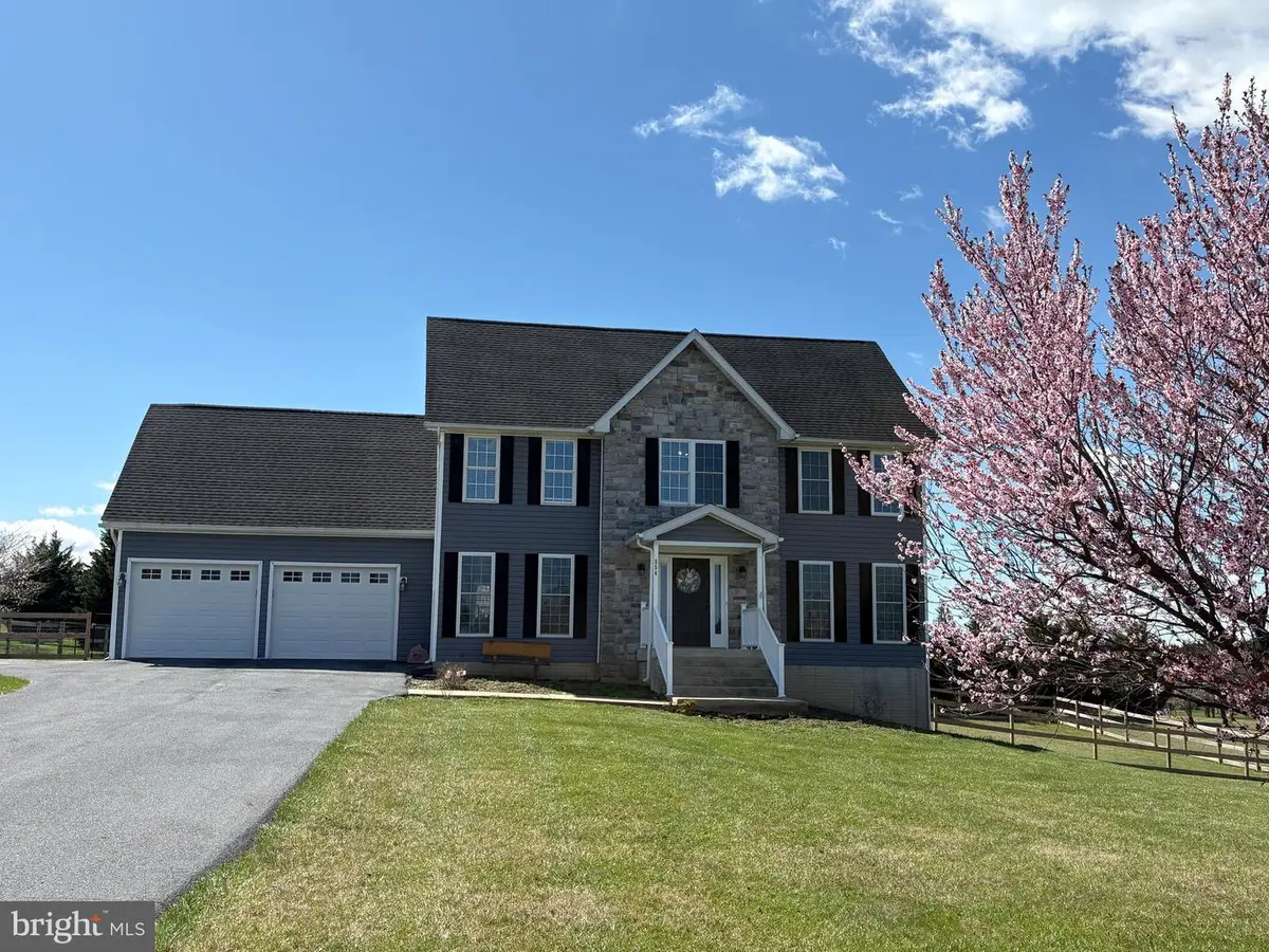 554 Cherry Hill Farm Dr, Kearneysville, WV 25430 - #1