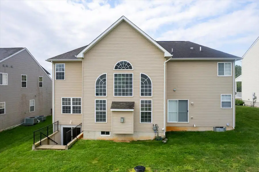 27 Sparkling Brook Rd, Ranson, WV 25438 - #3