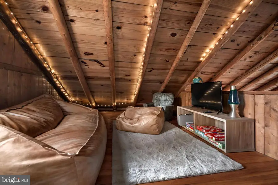 203 Honeysuckle Ln, Harpers Ferry, WV 25425 - #3