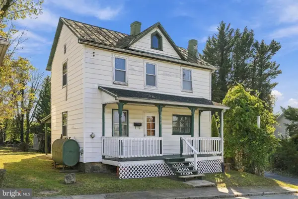 317 W Academy St, CHARLES TOWN, WV 25414