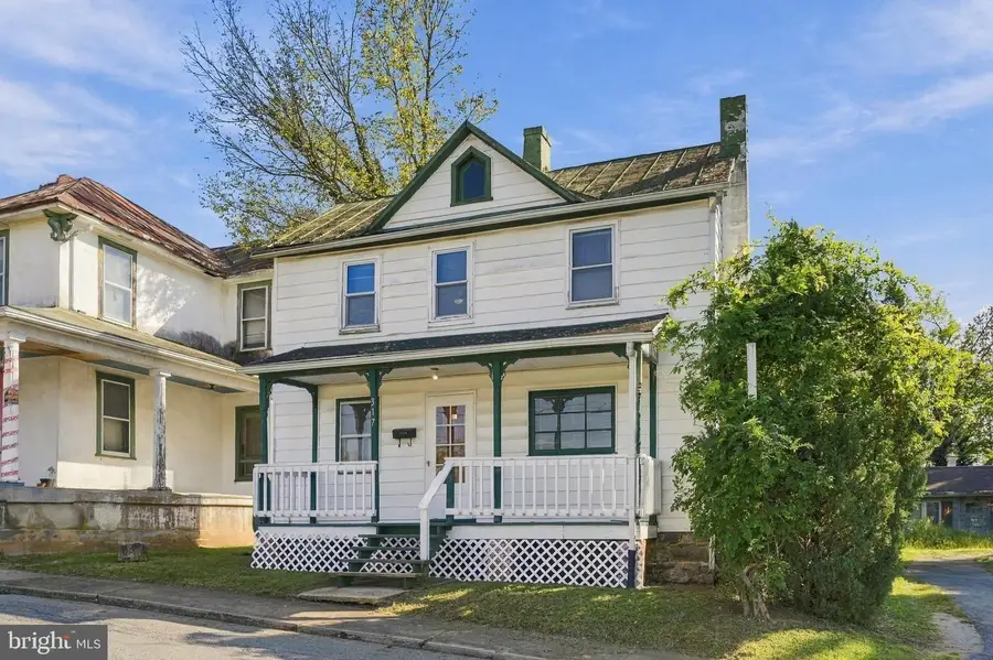 317 W Academy St, Charles Town, WV 25414 - #2