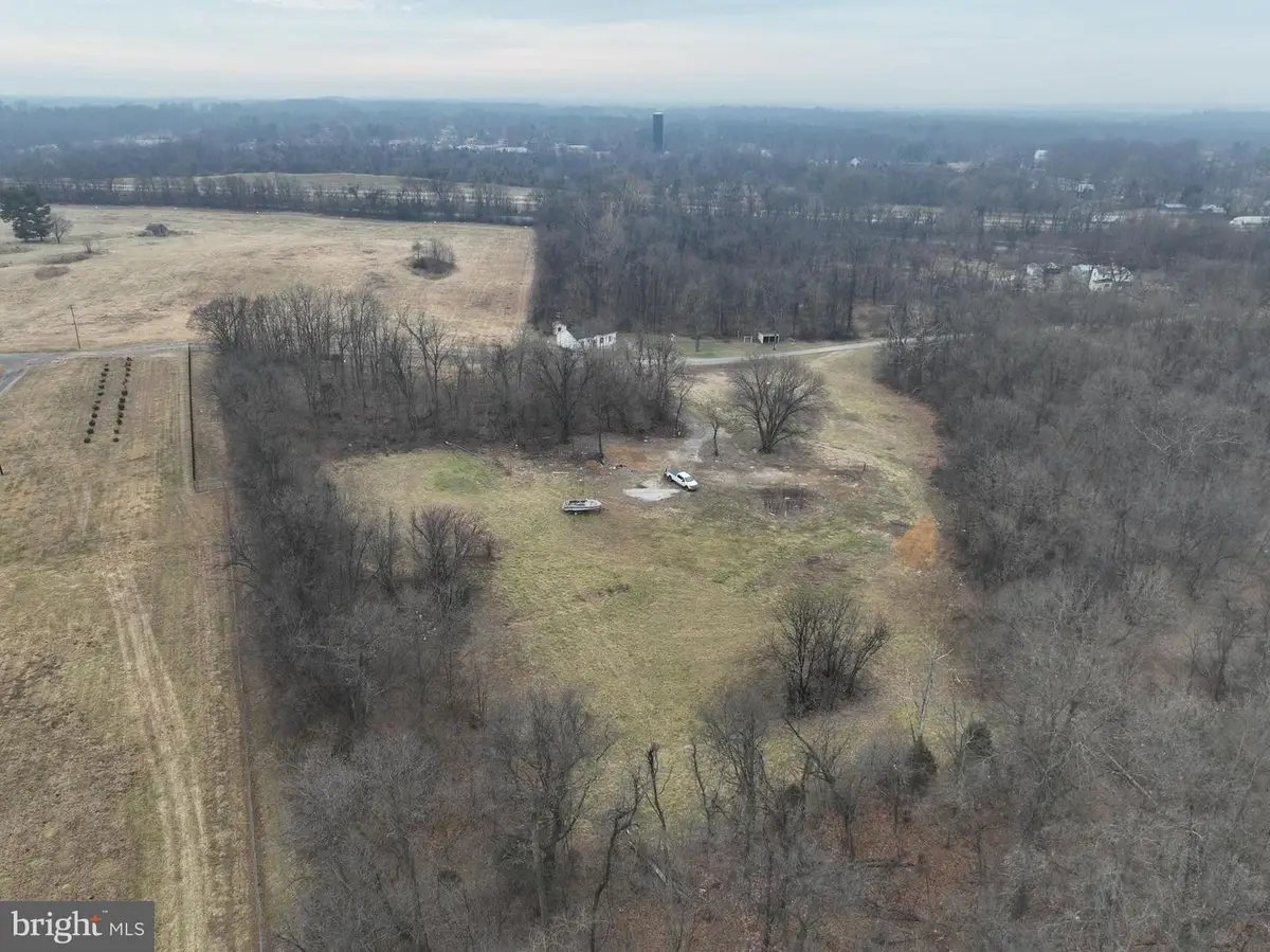 261 Granny Smith Ln, Kearneysville, WV 25430 - #1
