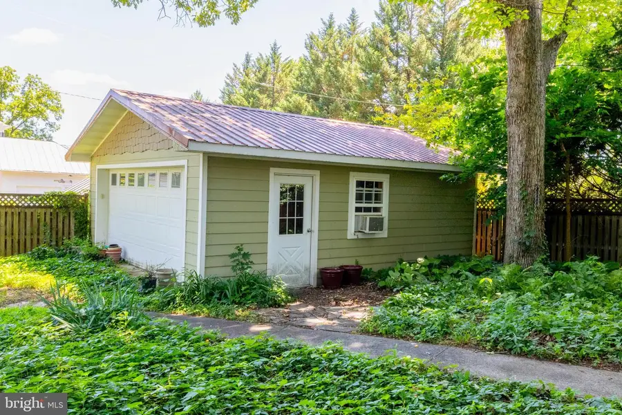 603 S Samuel St, Charles Town, WV 25414 - #3