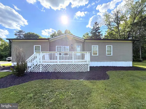 75 Lindas Ln, KEARNEYSVILLE, WV 25430