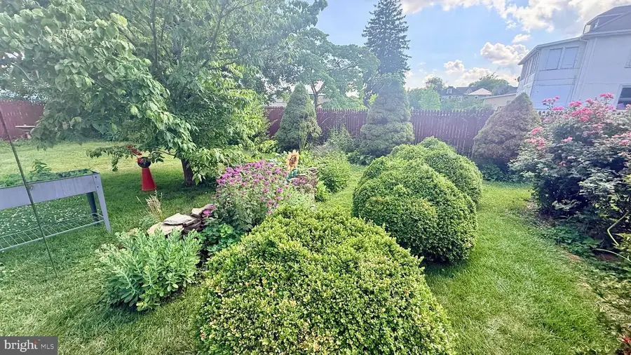 333 E 1st Ave, Charles Town, WV 25414 - #2