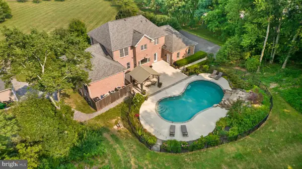 50 W Blakeley Dr, CHARLES TOWN, WV 25414