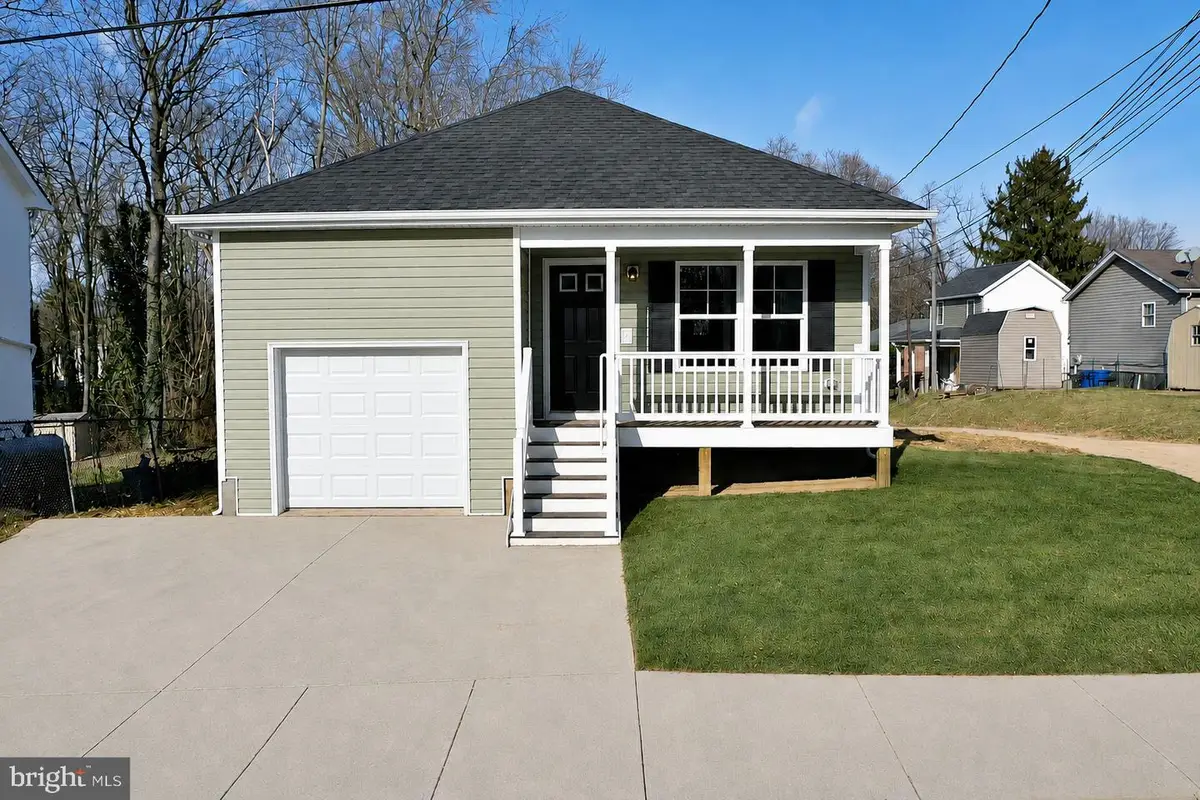 528 E North St, Charles Town, WV 25414 - #1