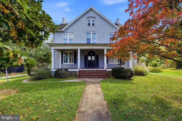 525 E Washington St, CHARLES TOWN, WV 25414