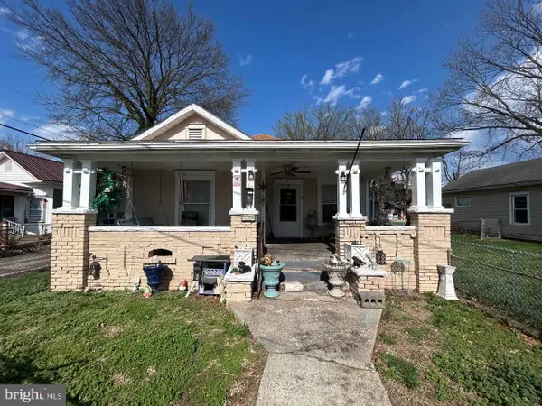 920 1st Ave, CHARLESTON, WV 25302