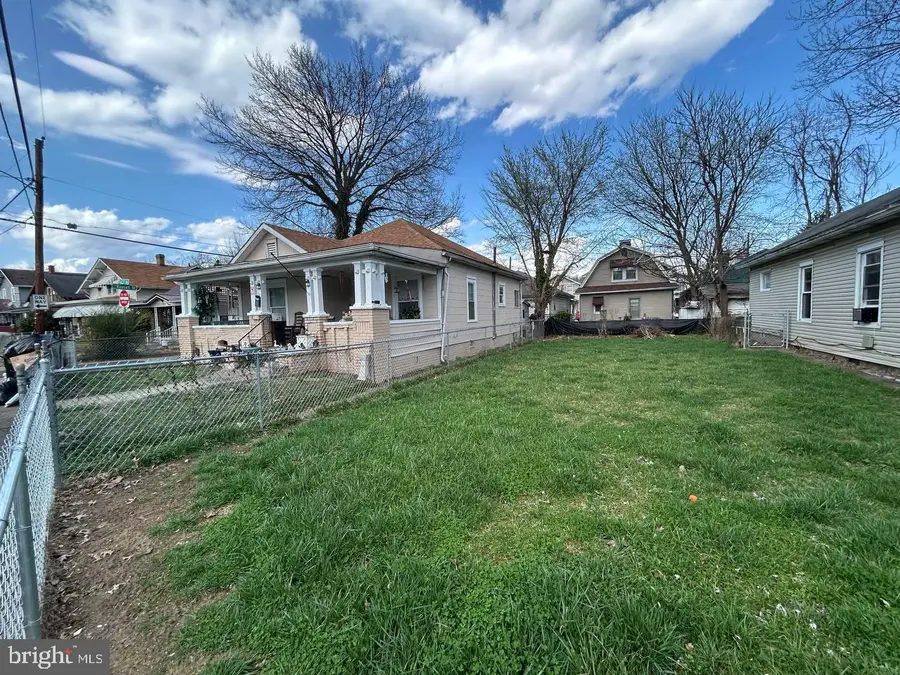 920 1st Ave, Charleston, WV 25302 - #2
