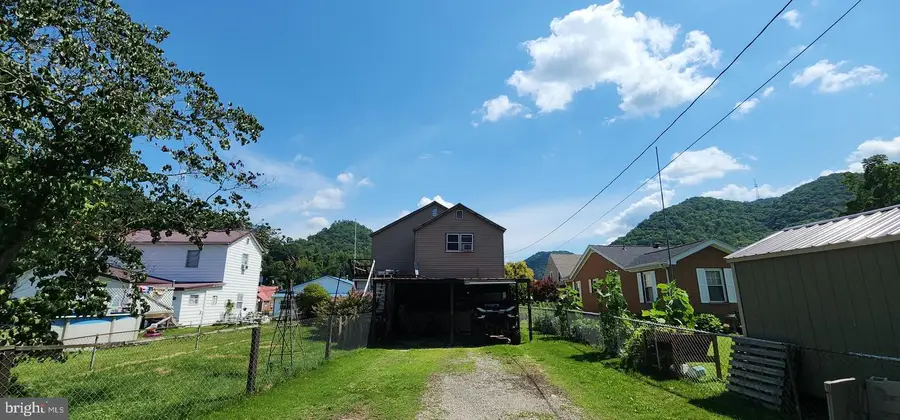 502 Alexander St, Cedar Grove, WV 25039 - #3