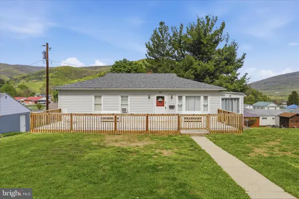 182 C St, KEYSER, WV 26726
