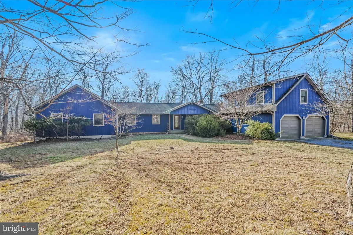 272 Tonoloway Point Cir, Great Cacapon, WV 25422 - Image #1