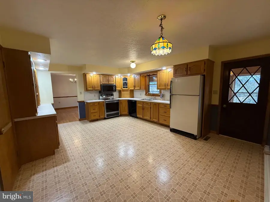 992 Silver Ln, Berkeley Springs, WV 25411 - Image #3