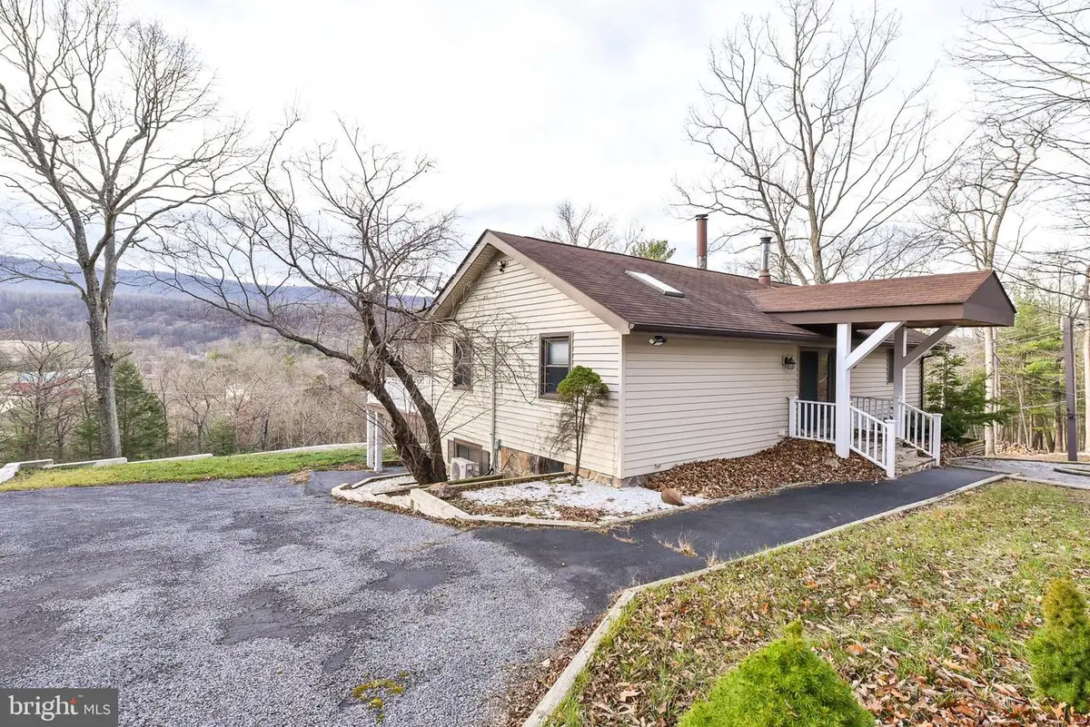 547 Mawani Village Ln, Berkeley Springs, WV 25411 - Image #1