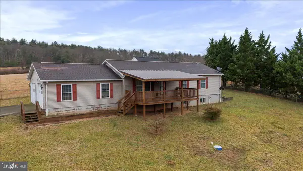 35 Waterstone Ln, BERKELEY SPRINGS, WV 25411