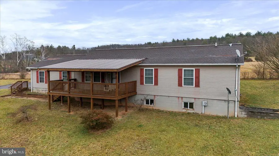 35 Waterstone Ln, Berkeley Springs, WV 25411 - Image #2