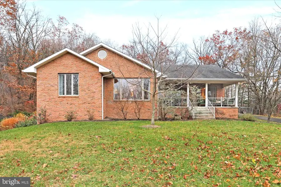 77 Blackwood St, Berkeley Springs, WV 25411 - Image #2