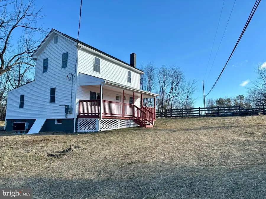 8 Kerns Lane, Berkeley Springs, WV 25411 - Image #3