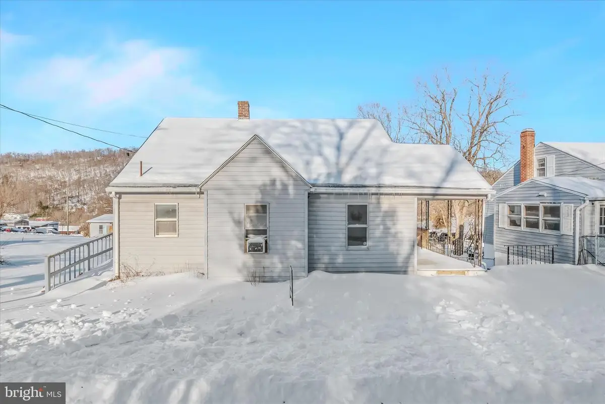 310 Greenway Dr, Berkeley Springs, WV 25411 - Image #1