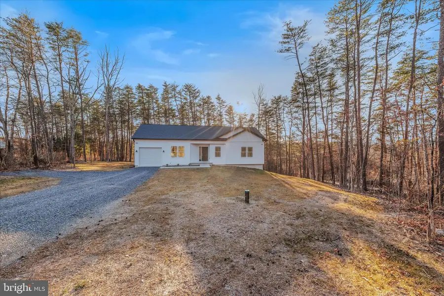 232 Oak Hill Rd, Berkeley Springs, WV 25411 - Image #3