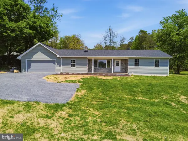 11111 Martinsburg Rd, HEDGESVILLE, WV 25427
