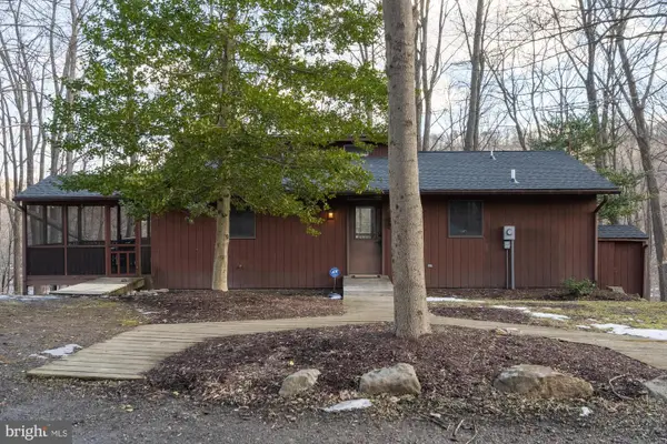 85 Bluebird Ln, BERKELEY SPRINGS, WV 25411