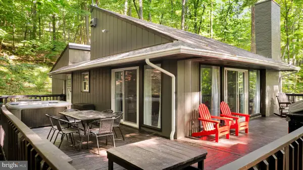 18 Bobcat Court, BERKELEY SPRINGS, WV 25411