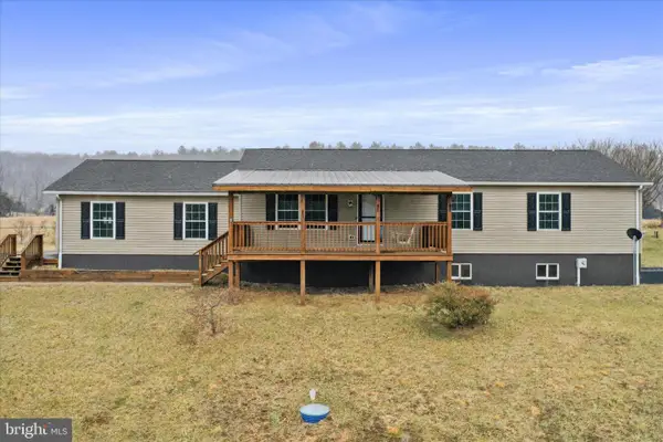 35 Waterstone Ln, BERKELEY SPRINGS, WV 25411