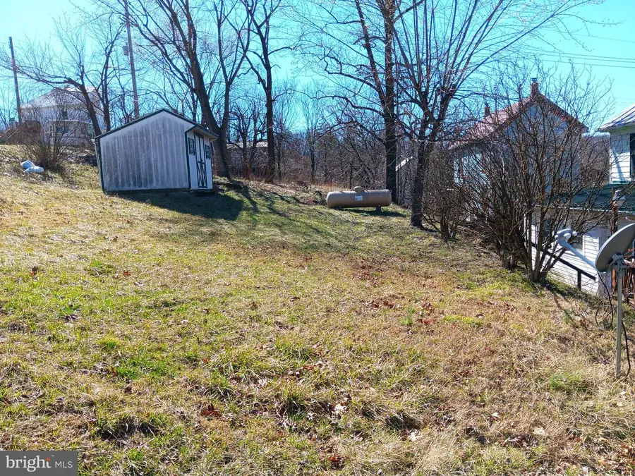 322 S Laurel Ave, Berkeley Springs, WV 25411 - #2