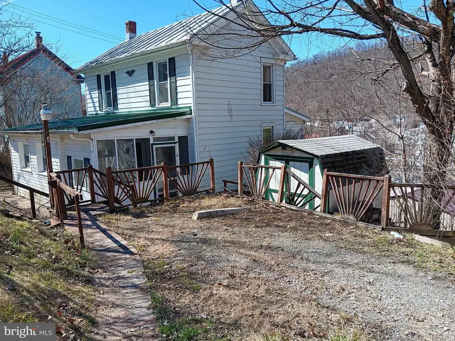 322 S Laurel Ave, Berkeley Springs, WV 25411 - #3
