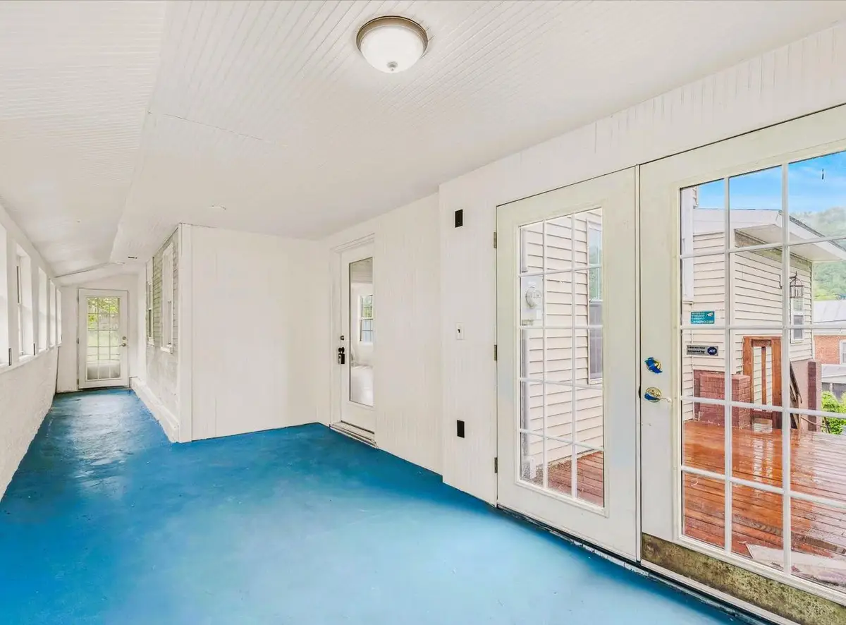 151 S Laurel Ave, Berkeley Springs, WV 25411 - #1