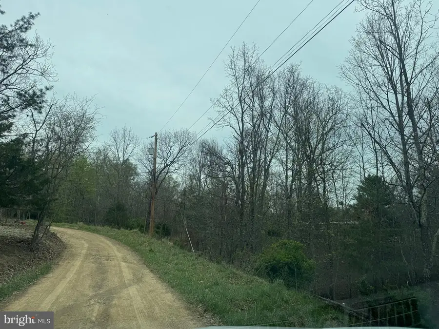 1821 Bears Lope Ln, Great Cacapon, WV 25422 - #2