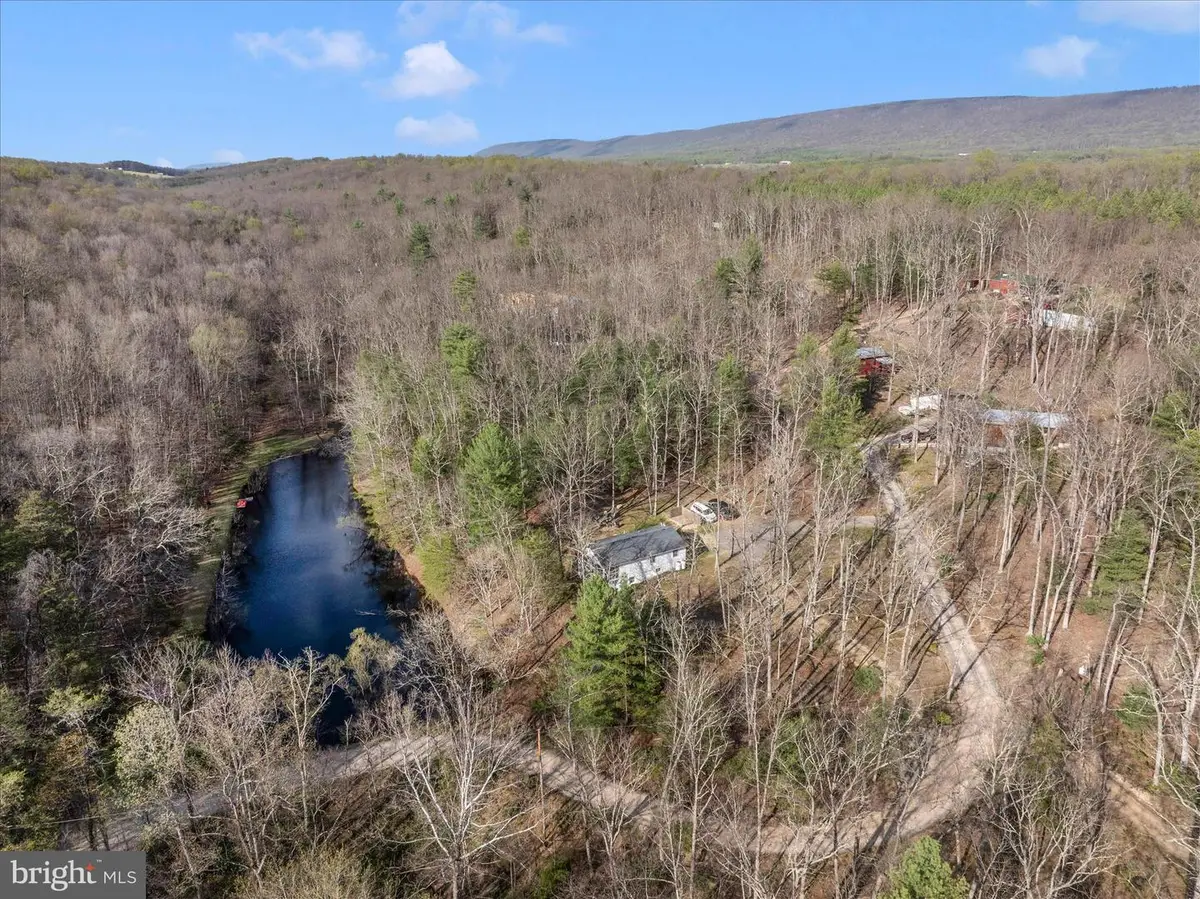 371 Oak Hill Rd, Berkeley Springs, WV 25411 - #1