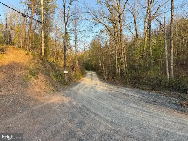 Hackamore Ln, BERKELEY SPRINGS, WV 25411