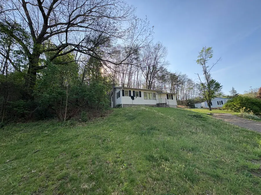 119 Radio Station Ln, Berkeley Springs, WV 25411 - #3