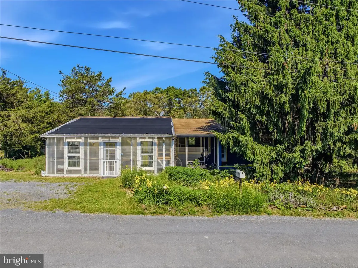 627 Apple Orchard Cir, Berkeley Springs, WV 25411 - #1