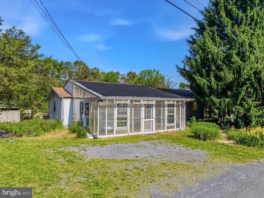 627 Apple Orchard Cir, Berkeley Springs, WV 25411 - #2