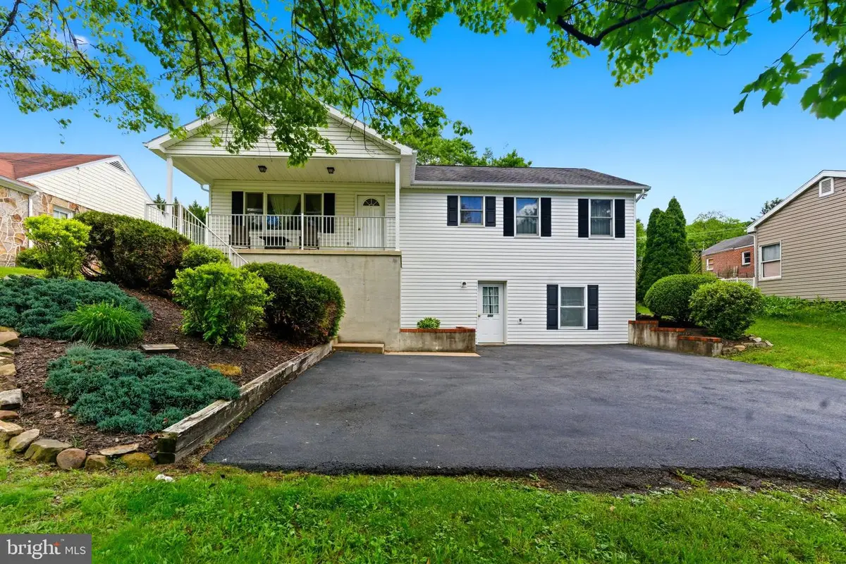488 Harrison Ave, Berkeley Springs, WV 25411 - #1