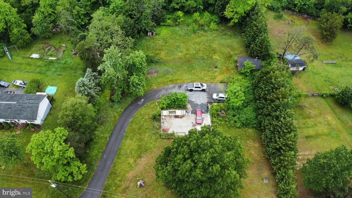 71 Bennett Ln, Berkeley Springs, WV 25411 - #1