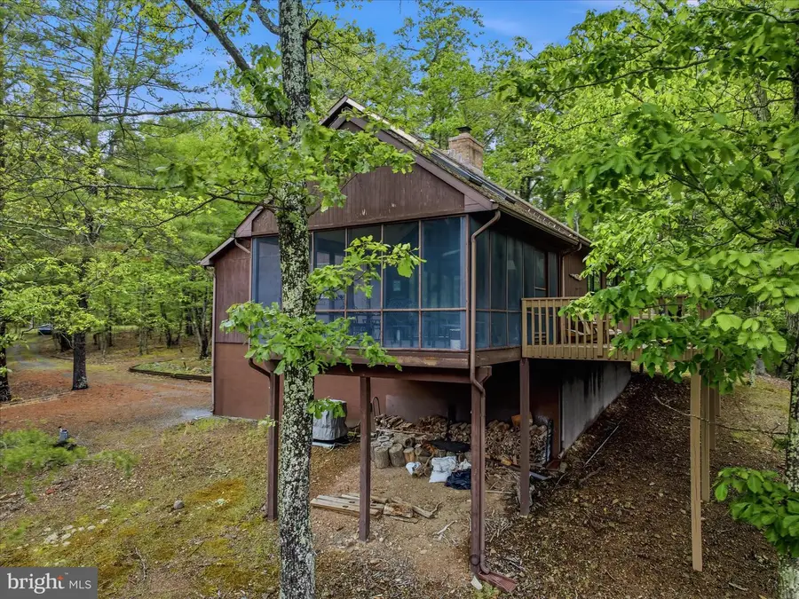 560 Moss Ln, Great Cacapon, WV 25422 - #2