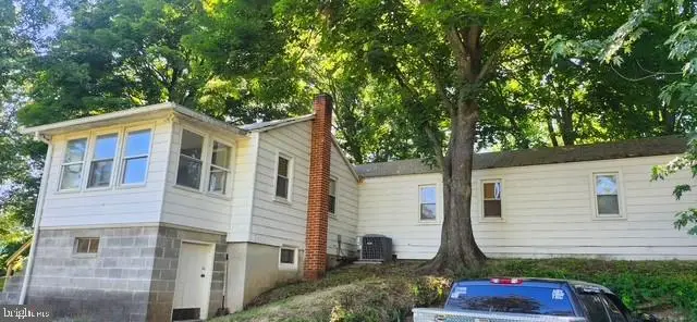 81 Norris Ave, Berkeley Springs, WV 25411 - #3
