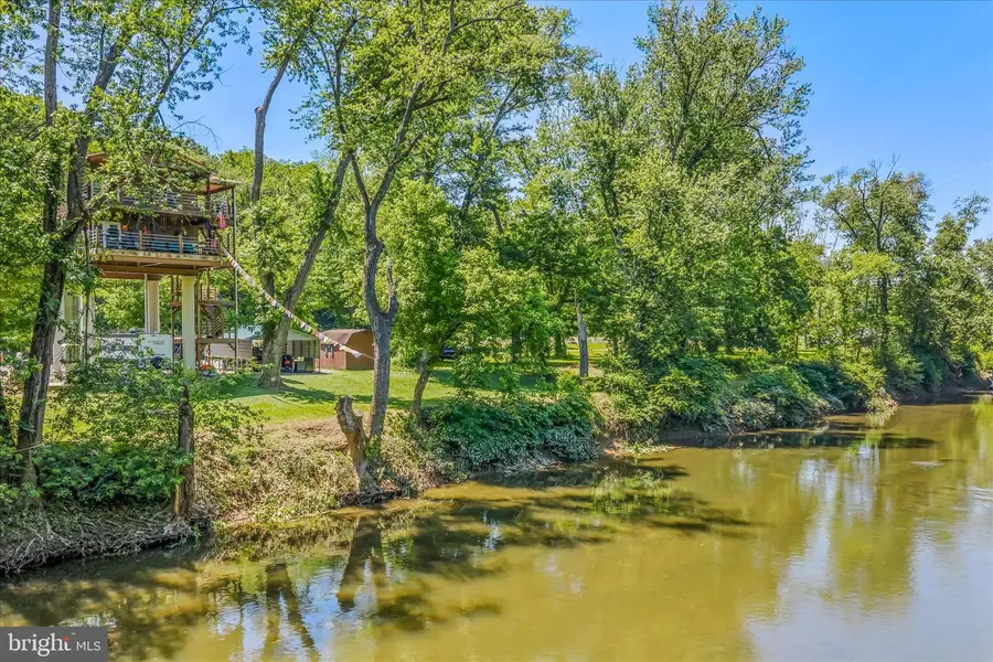 900 Joshua Ln, Berkeley Springs, WV 25411 - #2