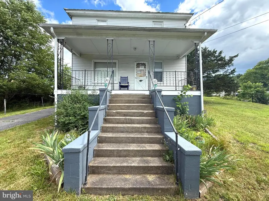 9 Fox St, Berkeley Springs, WV 25411 - #2