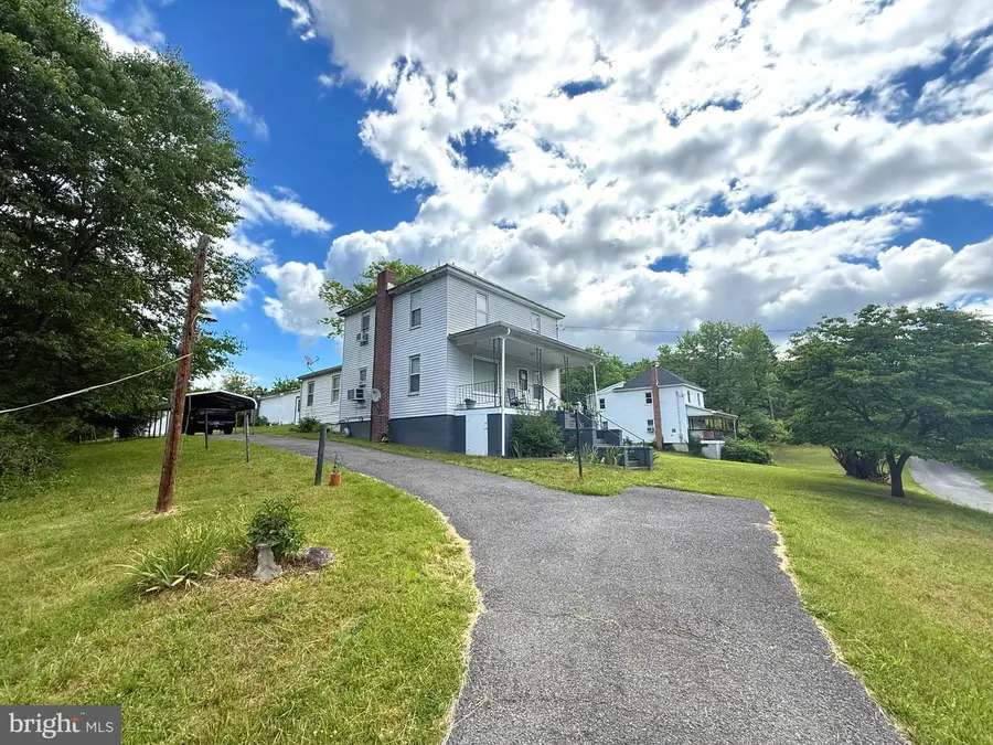 9 Fox St, Berkeley Springs, WV 25411 - #3
