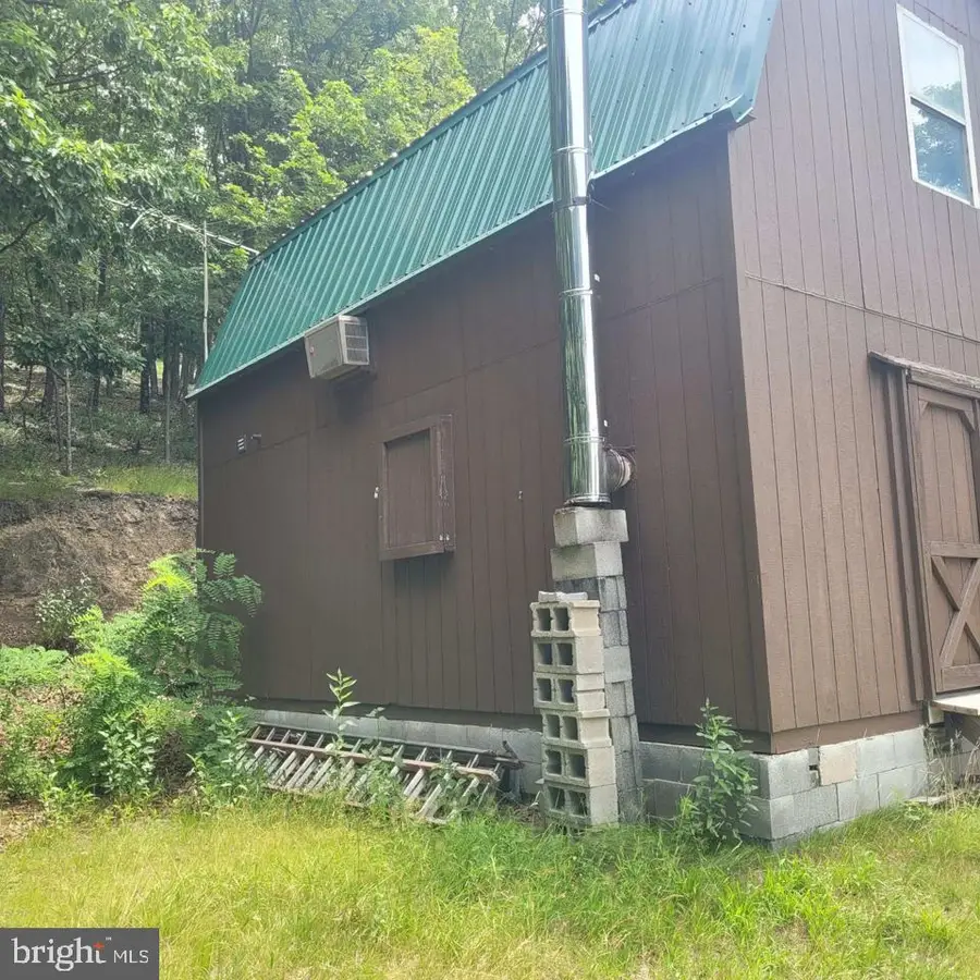 312 Outlook Ln, Great Cacapon, WV 25422 - #2