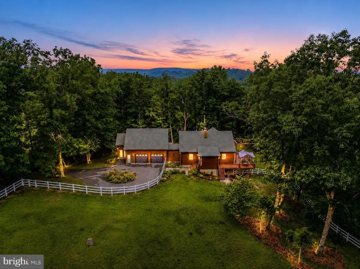 126 Old Mill Manor Ct, Berkeley Springs, WV 25411 - #1