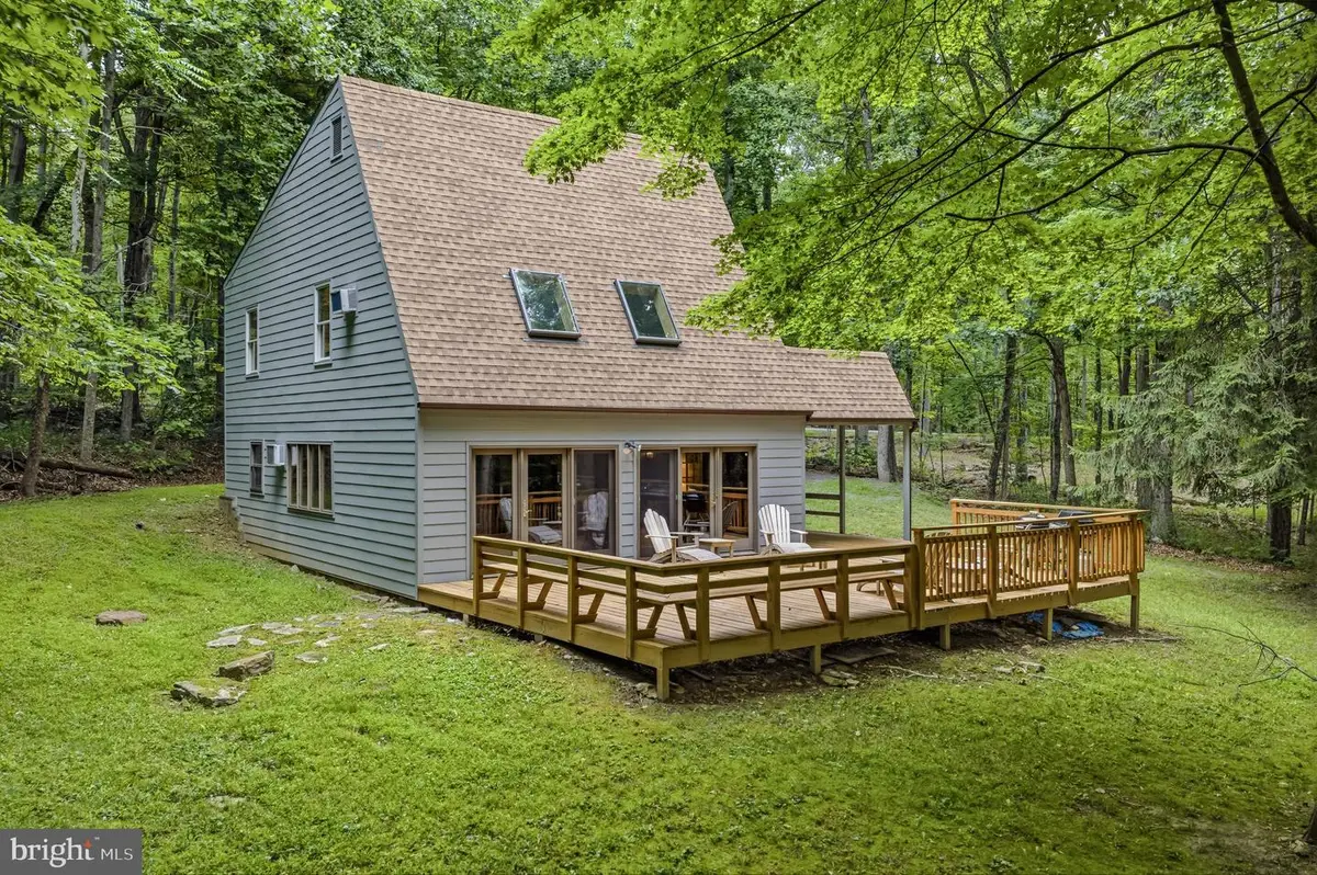 221 Mountainside Rd, Berkeley Springs, WV 25411 - #1